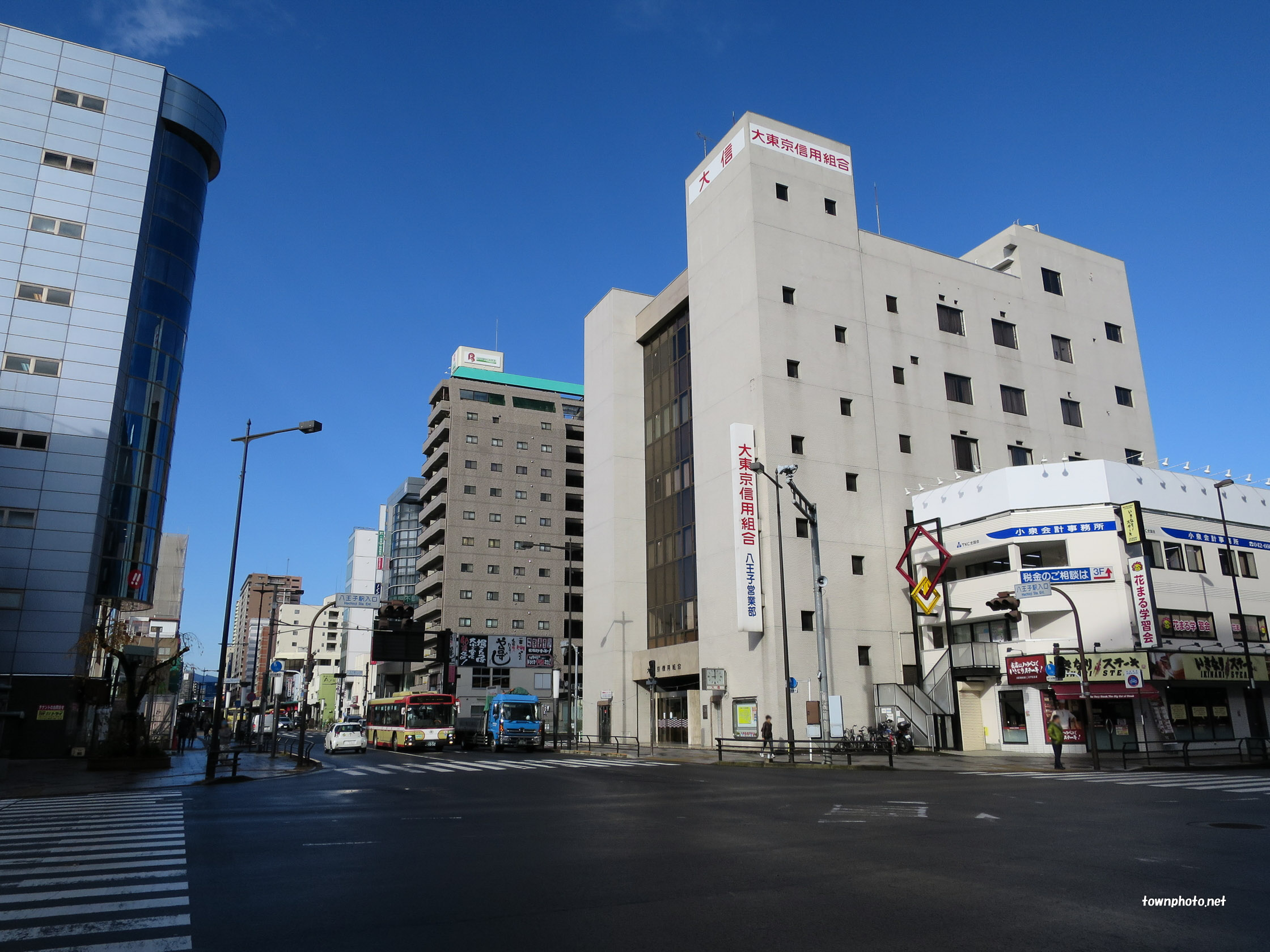真っ直ぐで見通しがいい甲州街道沿いを散策！八王子の市街地を、ゆっくり午後からの老舗店巡りで愉しむ、気ままな日帰り街歩き♪
